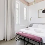 Luxury 2 Bedroom Nachalat Binyamin Collection VI By Airsuite