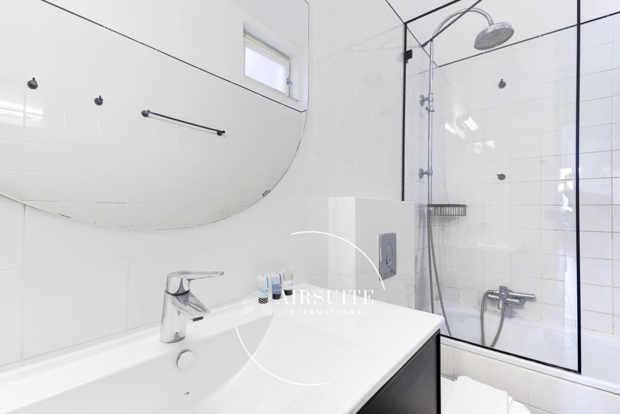 Luxury 2 Bedroom Nachalat Binyamin Collection Vi By Airsuite Apartment Tel Aviv